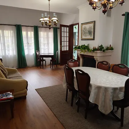 בית אירוח Gorgeous House